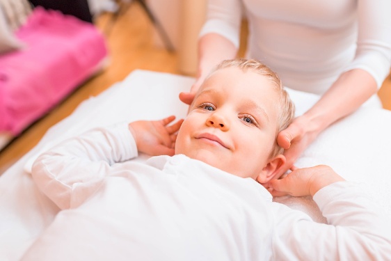 massage sur un enfant