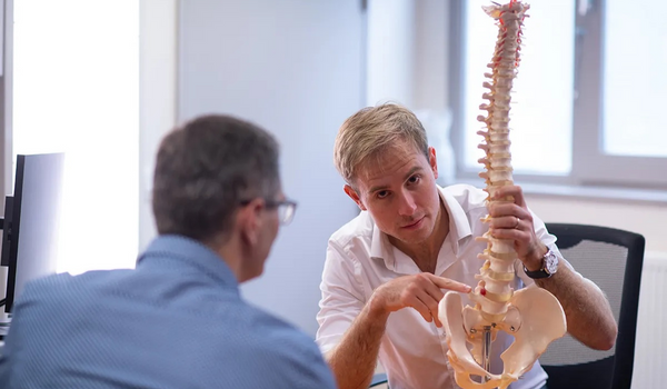 Chirurgie du rachis : Le parcours patient idéal selon Dr Thibault Portella - Neurochirurgien dans les Hauts de France