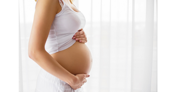 Femmes enceintes et jeunes mamans en institut : répondre grâce à une carte de soins adaptée