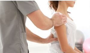 Les bilans visuels, palpatoires, articulaires, puis musculo-tendineux sont nécessaires pour rechercher les problèmes et douleurs chez le patient. C’est l’expertise du masseur-kinésithérapeute qui va permettre de poser un diagnostic.